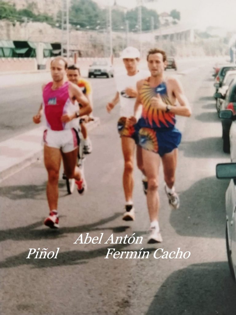 José Mª Fernández Piñol, corriendo junto a Abel Antón y Fermín Cacho