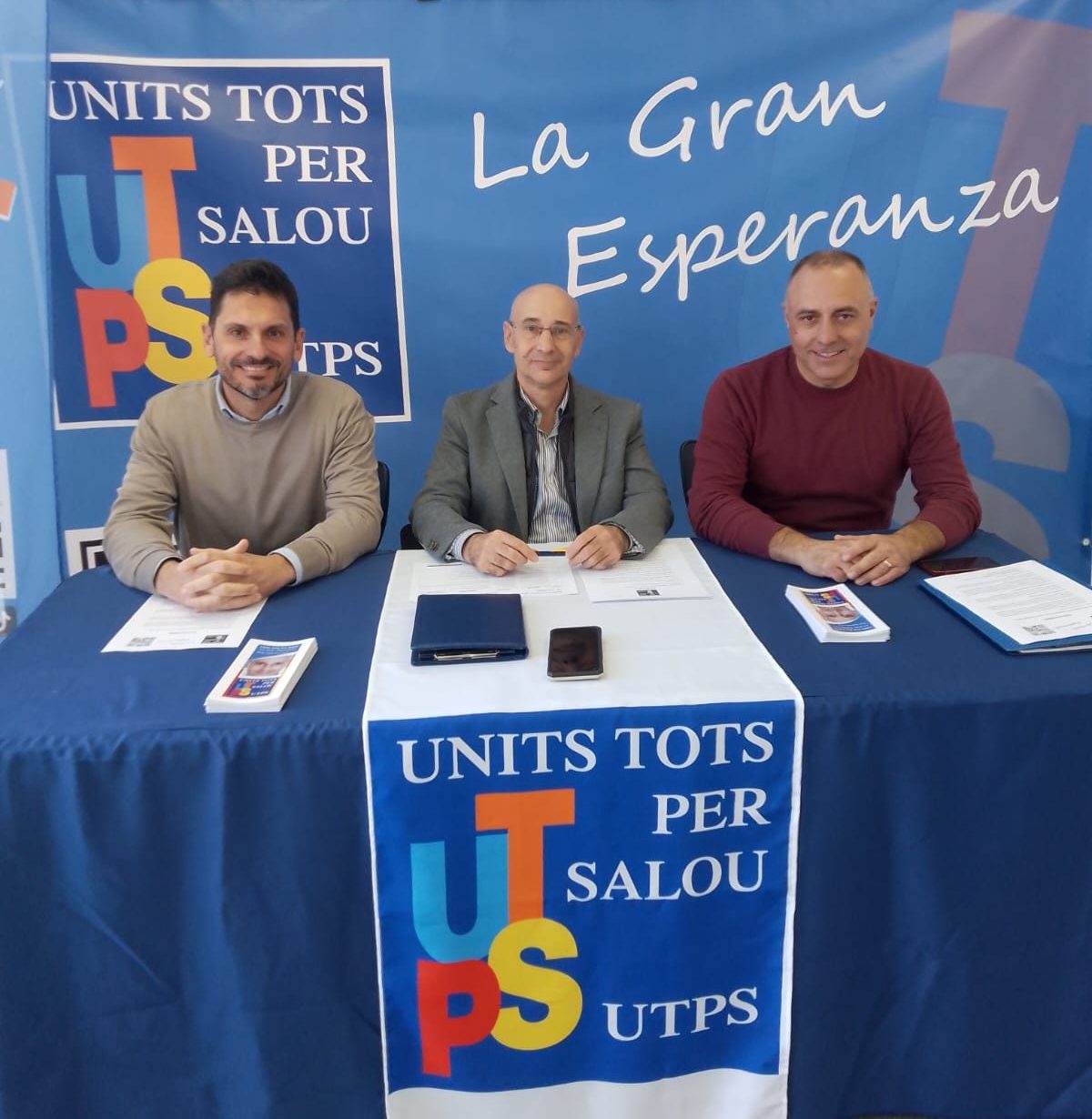 José Mª Fernández Piñol, presidnte de UTPS junto a dos afiliados